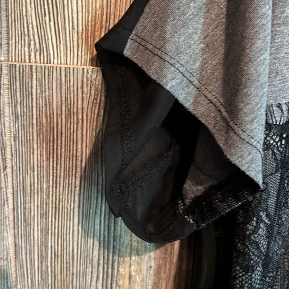 Maurices. Short sleeve blouse. - Picture 4 of 7